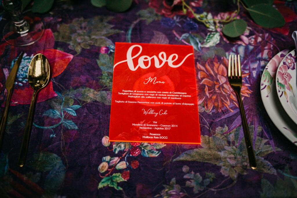 Matrimonio al "The Number Six" di Torino, la casa più bella del mondo. Menu in plexiglass.