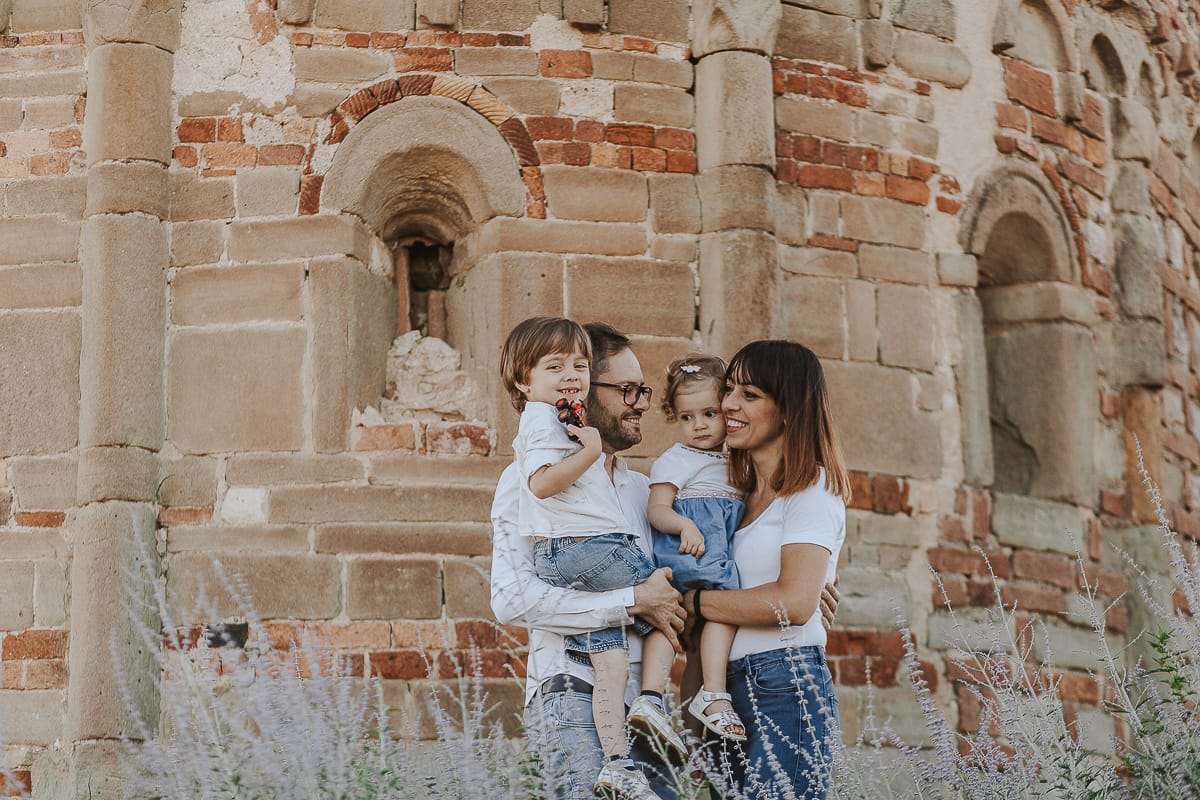 Fotografia di famiglia al tramonto.