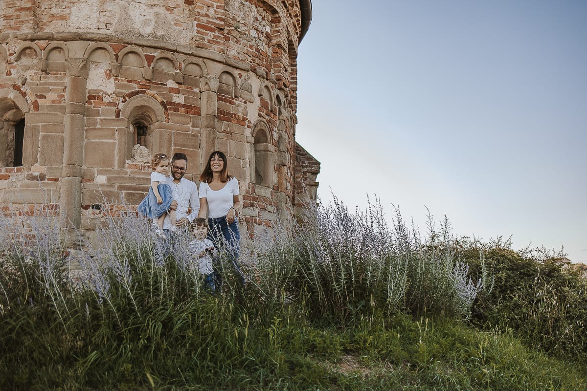 Fotografia di famiglia al tramonto.