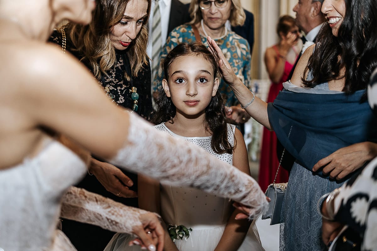 Matrimonio da favola al castello Canalis. Cerimonia. la flower girl