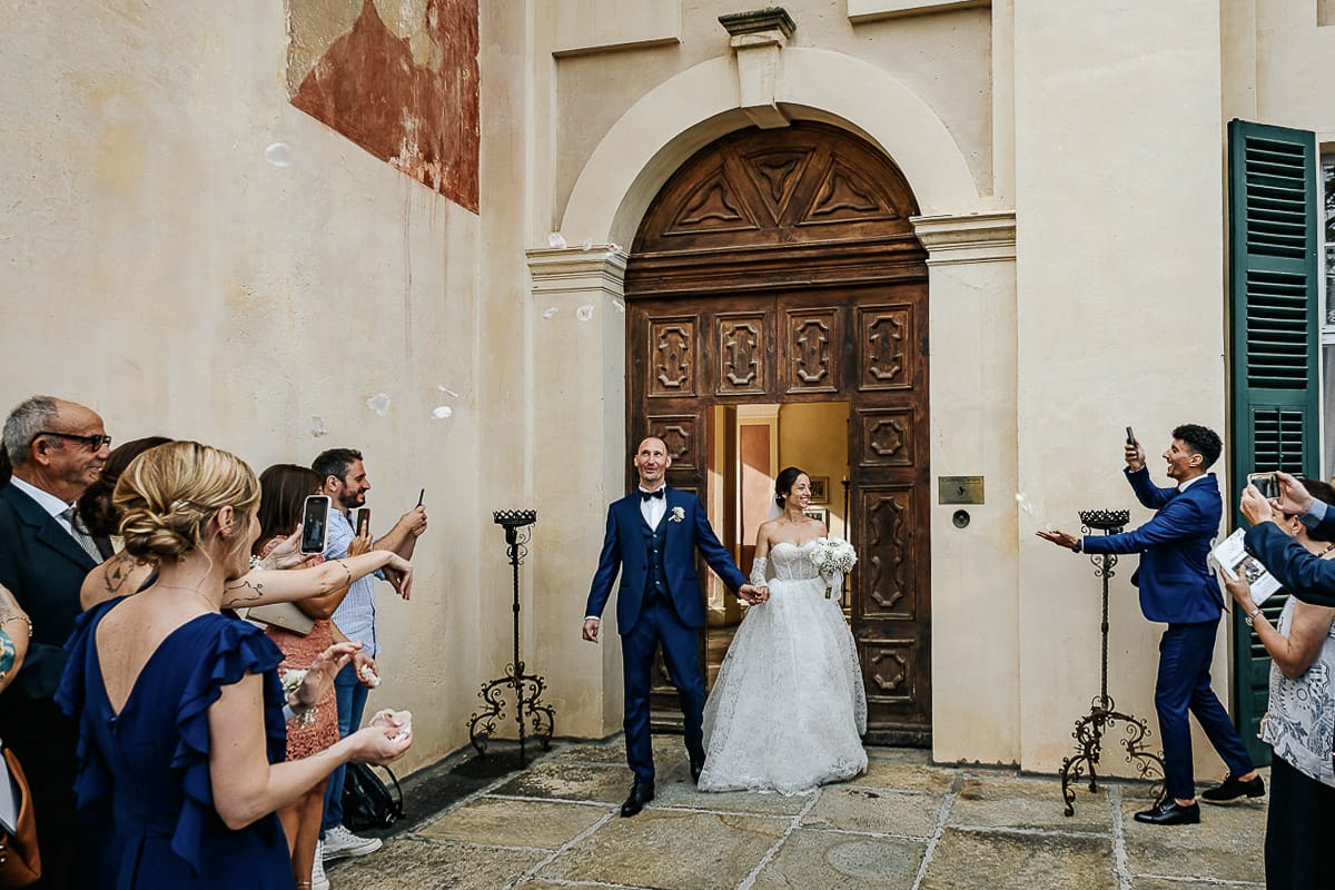 Matrimonio da favola al castello Canalis. Lancio dei petali.