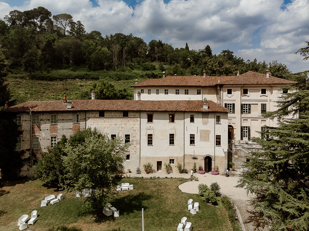 Matrimonio da favola al castello Canalis. Panorama della location. Foto dal drone