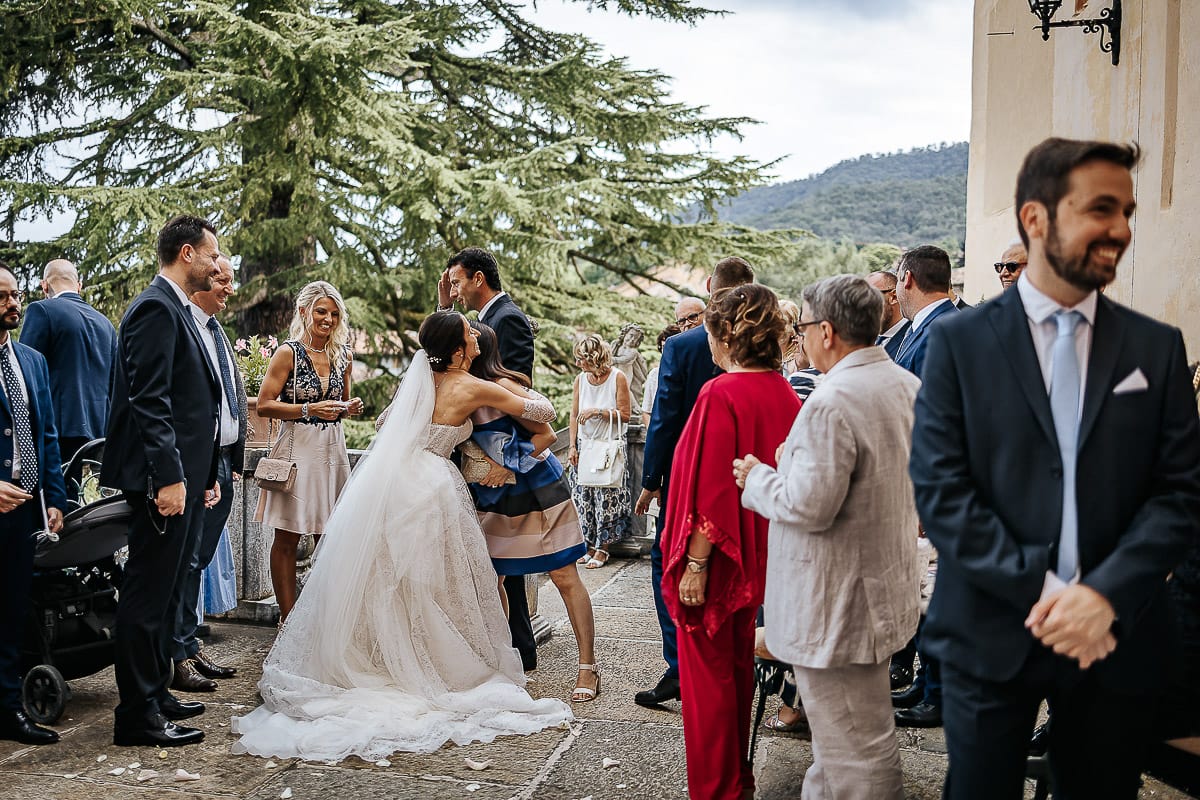 Matrimonio da favola al castello Canalis. baci e abbracci