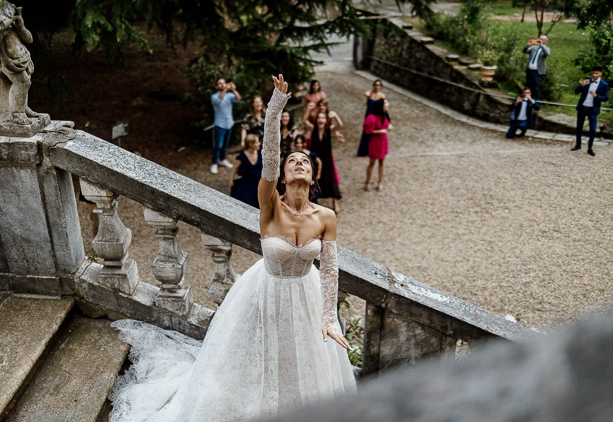 Matrimonio da favola al castello Canalis. Aperitivo. Lancio del bouquet.