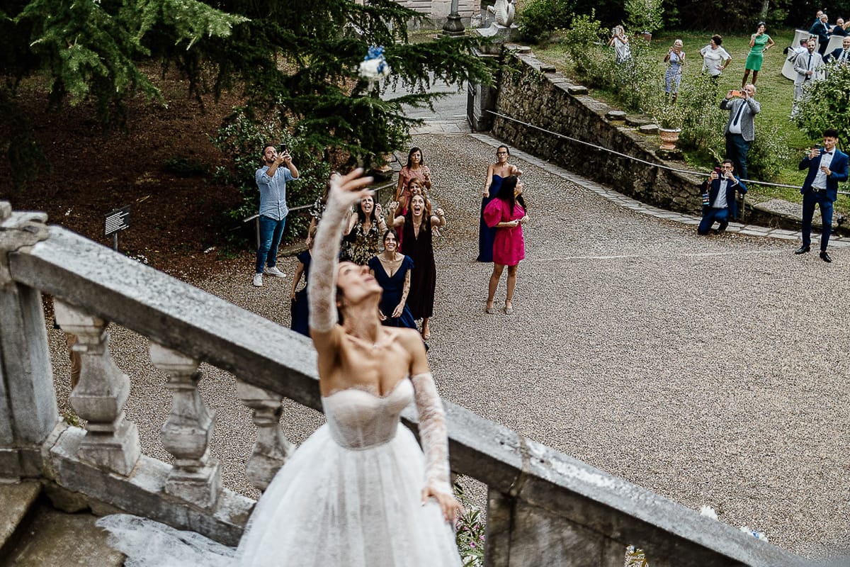 Matrimonio da favola al castello Canalis. Aperitivo. Lancio del bouquet.