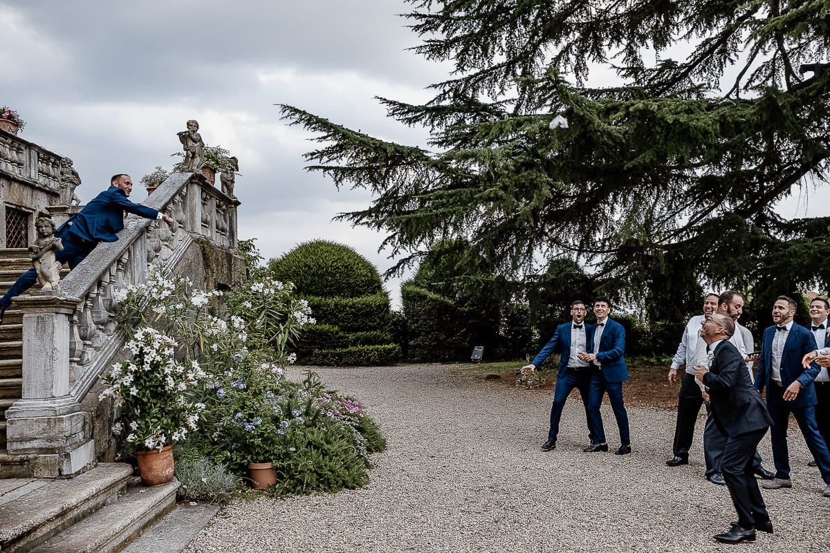 Matrimonio da favola al castello Canalis. Aperitivo. Lancio della giarrettiera.