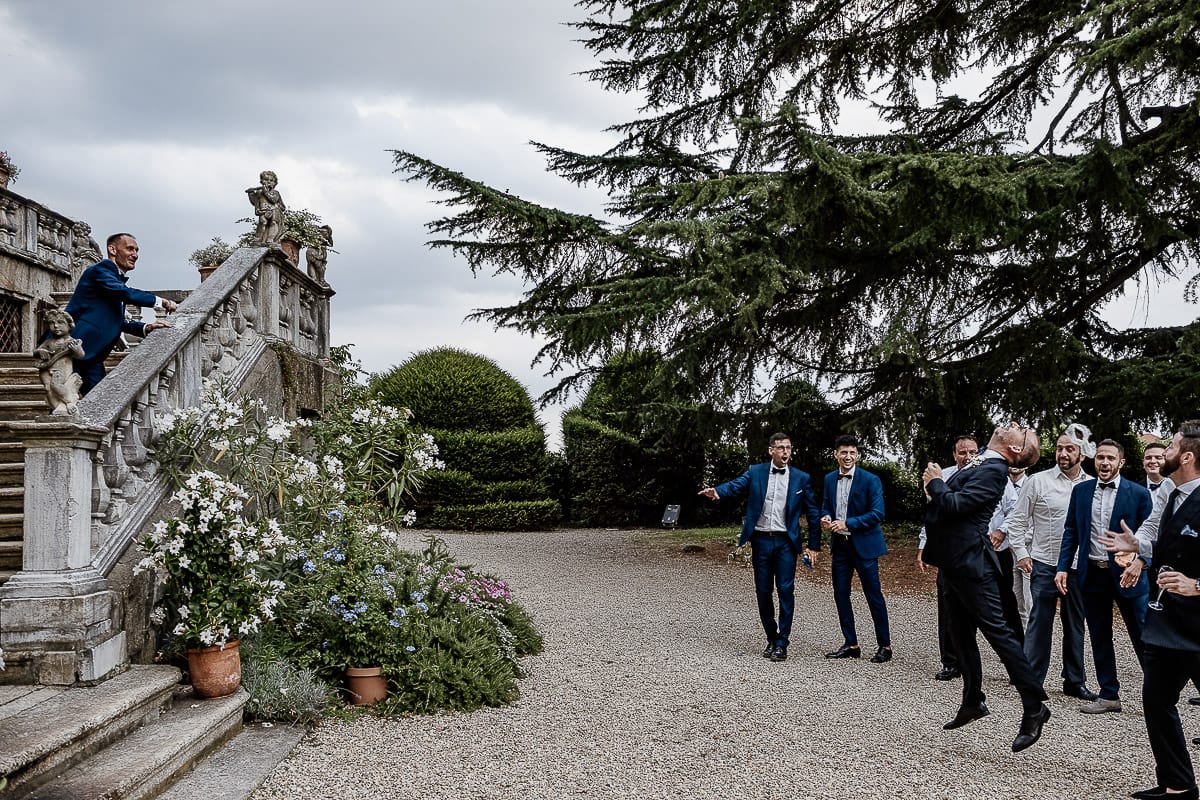 Matrimonio da favola al castello Canalis. Aperitivo. Lancio della giarrettiera.
