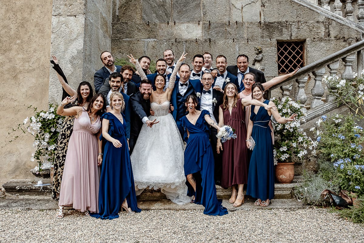 Matrimonio da favola al castello Canalis. Aperitivo. Invitati. Foto di gruppo.