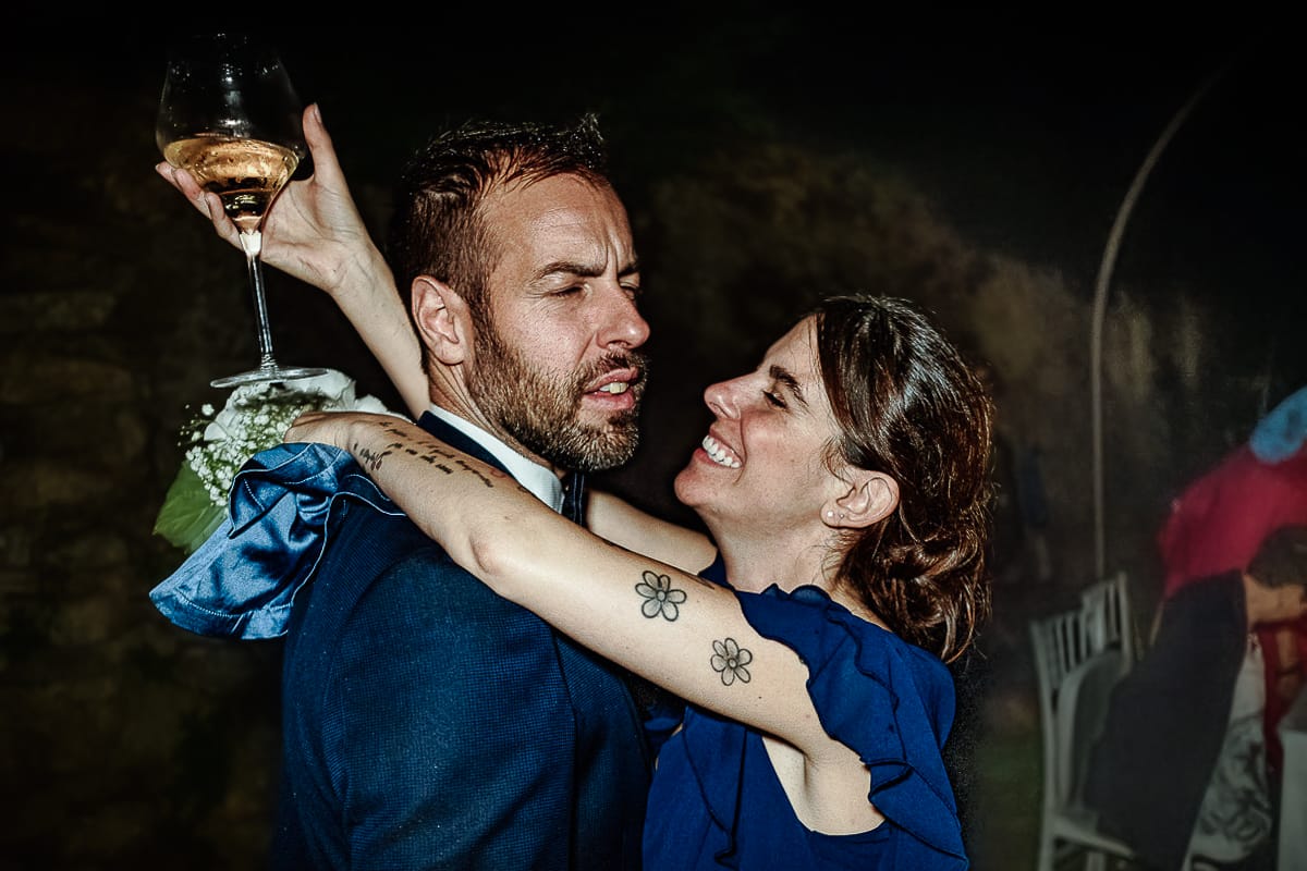 Matrimonio da favola al castello Canalis. Ricevimento. cena. Inizia a piovere. Coppia di amici