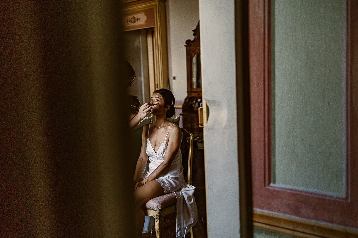 Matrimonio da favola al castello Canalis. Preparazione della sposa. Make-up