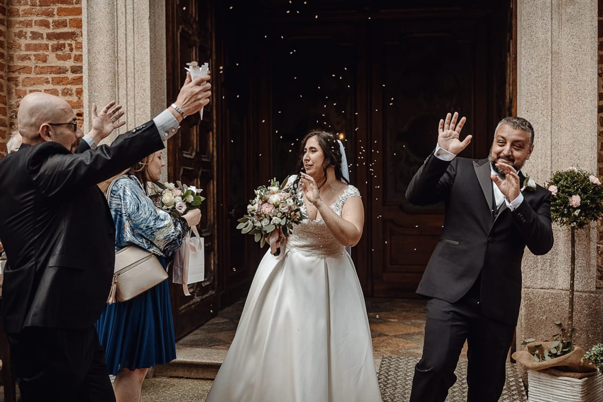Matrimonio a Riva presso Chieri. Cerimonia. Lancio del riso.