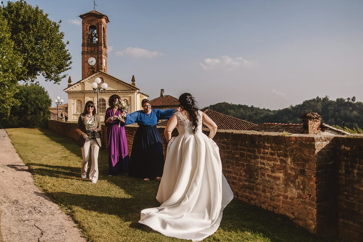 Matrimonio al Castello di Cortanze. Lancio del bouquet