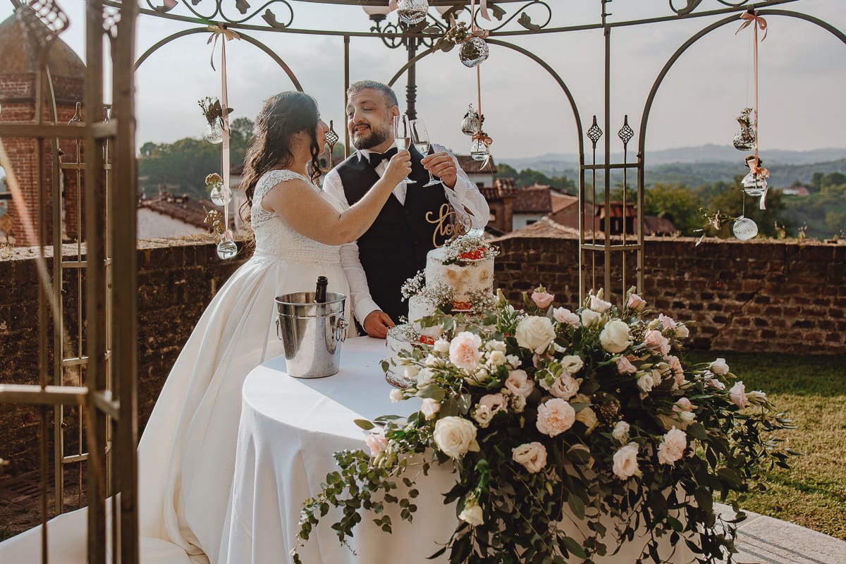 Matrimonio al Castello di Cortanze. Taglio della torta. Brindisi