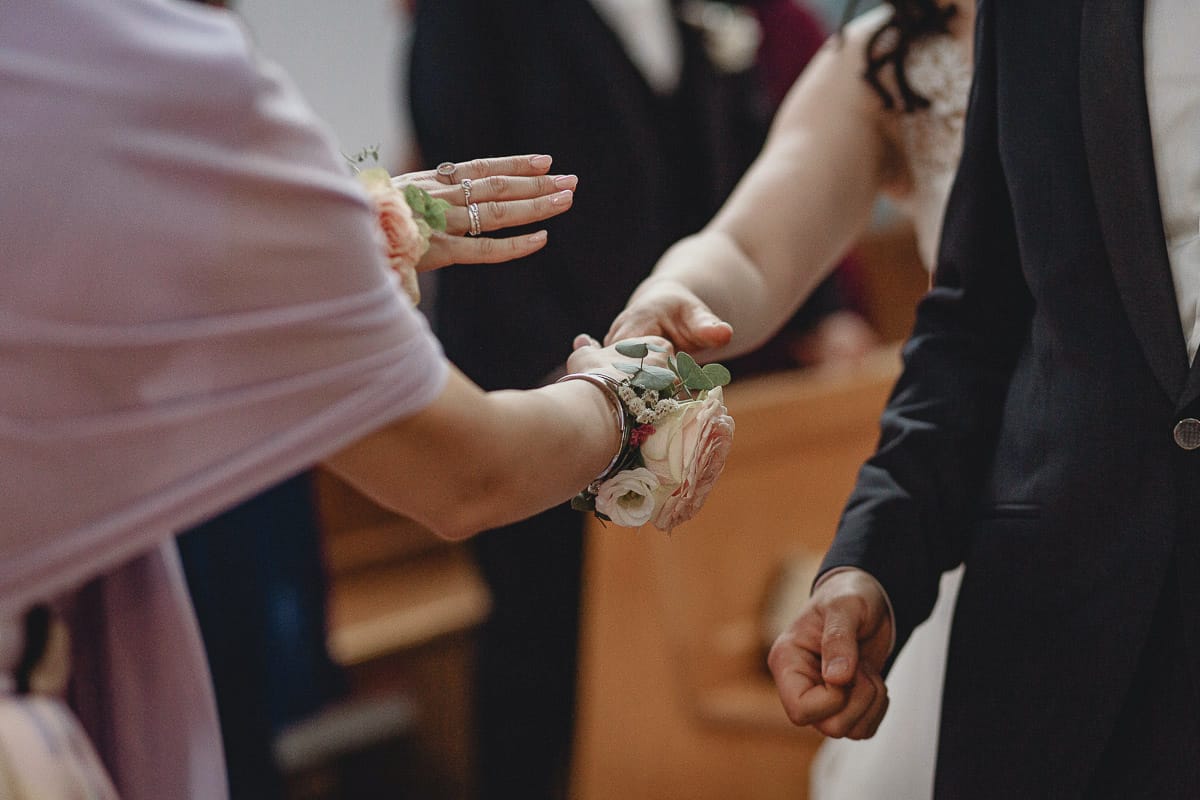 Matrimonio a San Mauro Torinese. Cerimonia. Segno di pace.