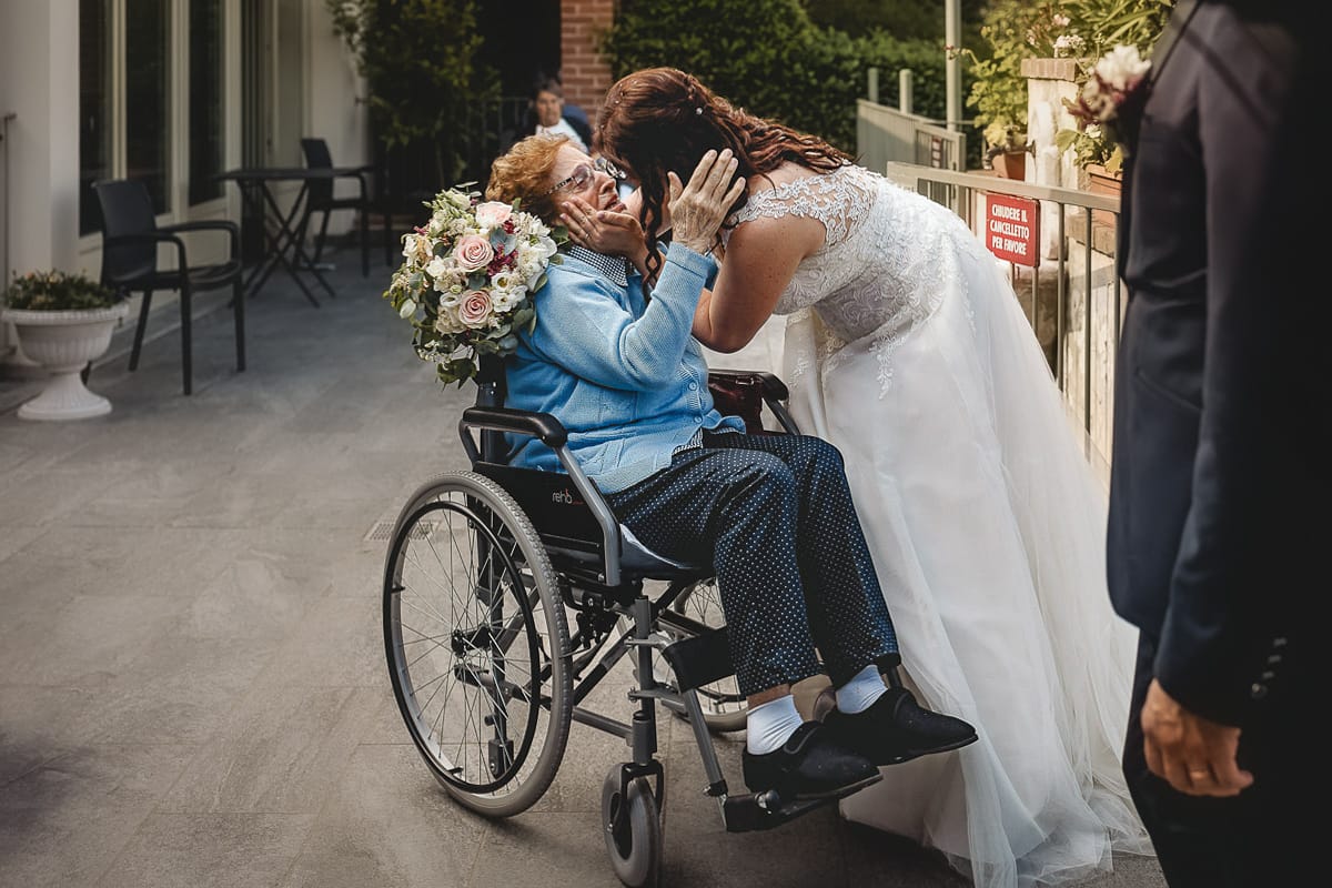 Matrimonio a San Mauro Torinese. Visita alla nonna della sposa in casa di riposo