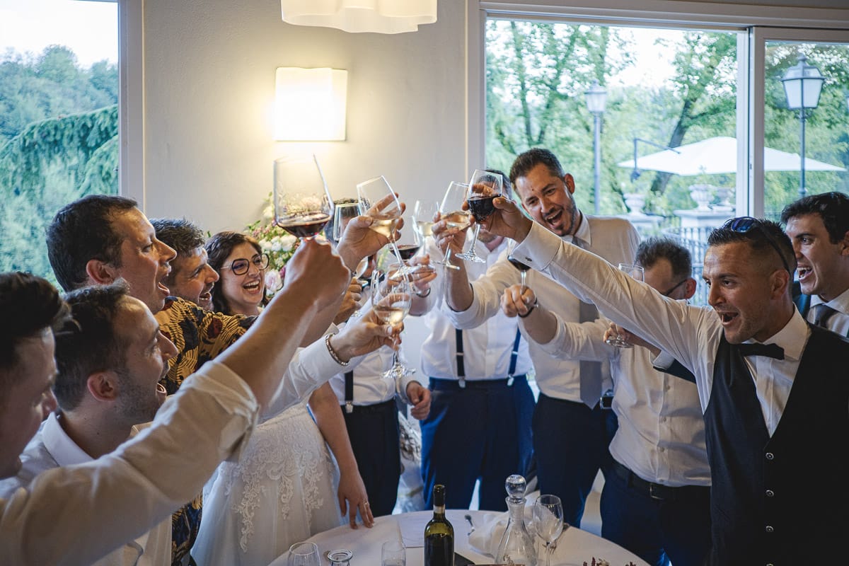 Matrimonio al ristorante albergo Ca' Vittoria di Tigliole d'Asti. Ricevimento. Brindisi