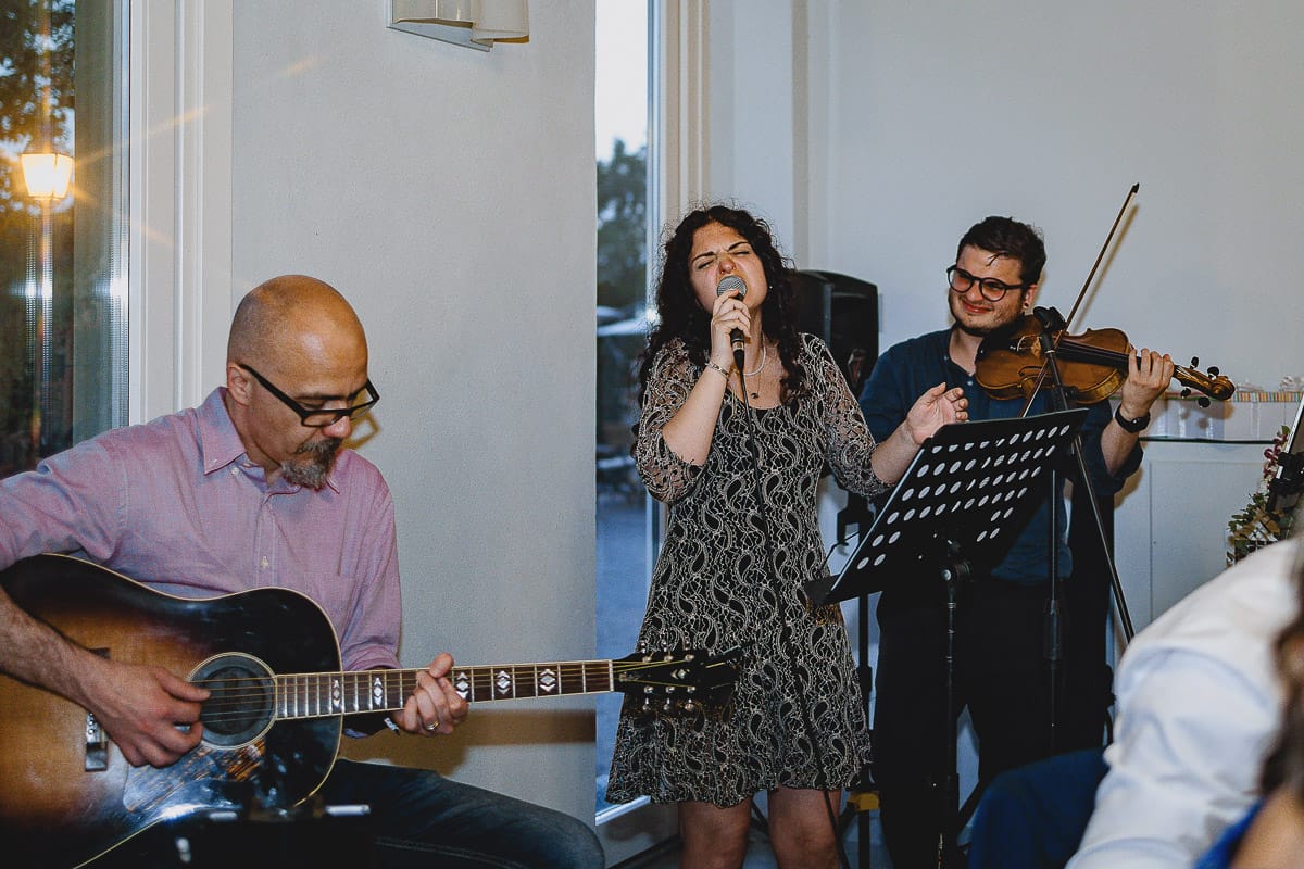 Matrimonio al ristorante albergo Ca' Vittoria di Tigliole d'Asti. Ricevimento. Musicisti