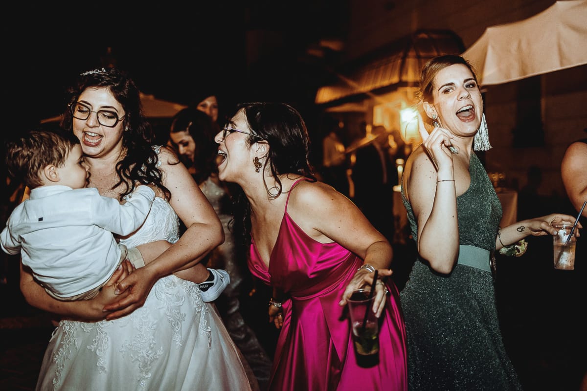 Matrimonio al ristorante albergo Ca' Vittoria di Tigliole d'Asti. Festa. Balli