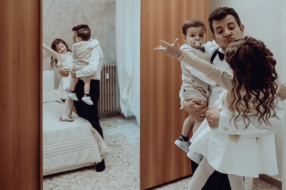 Matrimonio a San Mauro Torinese. Preparazione dello sposo. Sposo con i figli