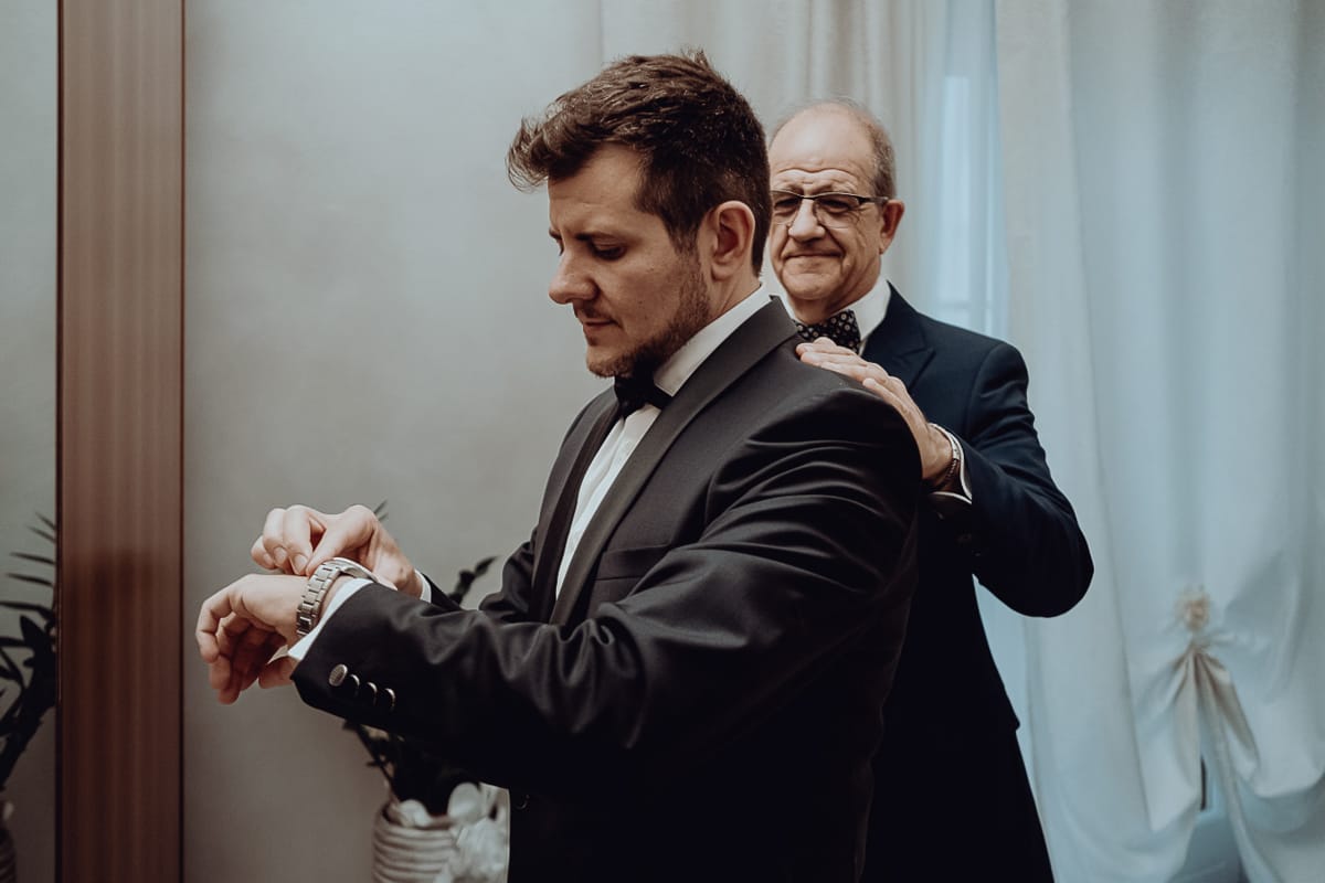 Matrimonio a San Mauro Torinese. Preparazione dello sposo.