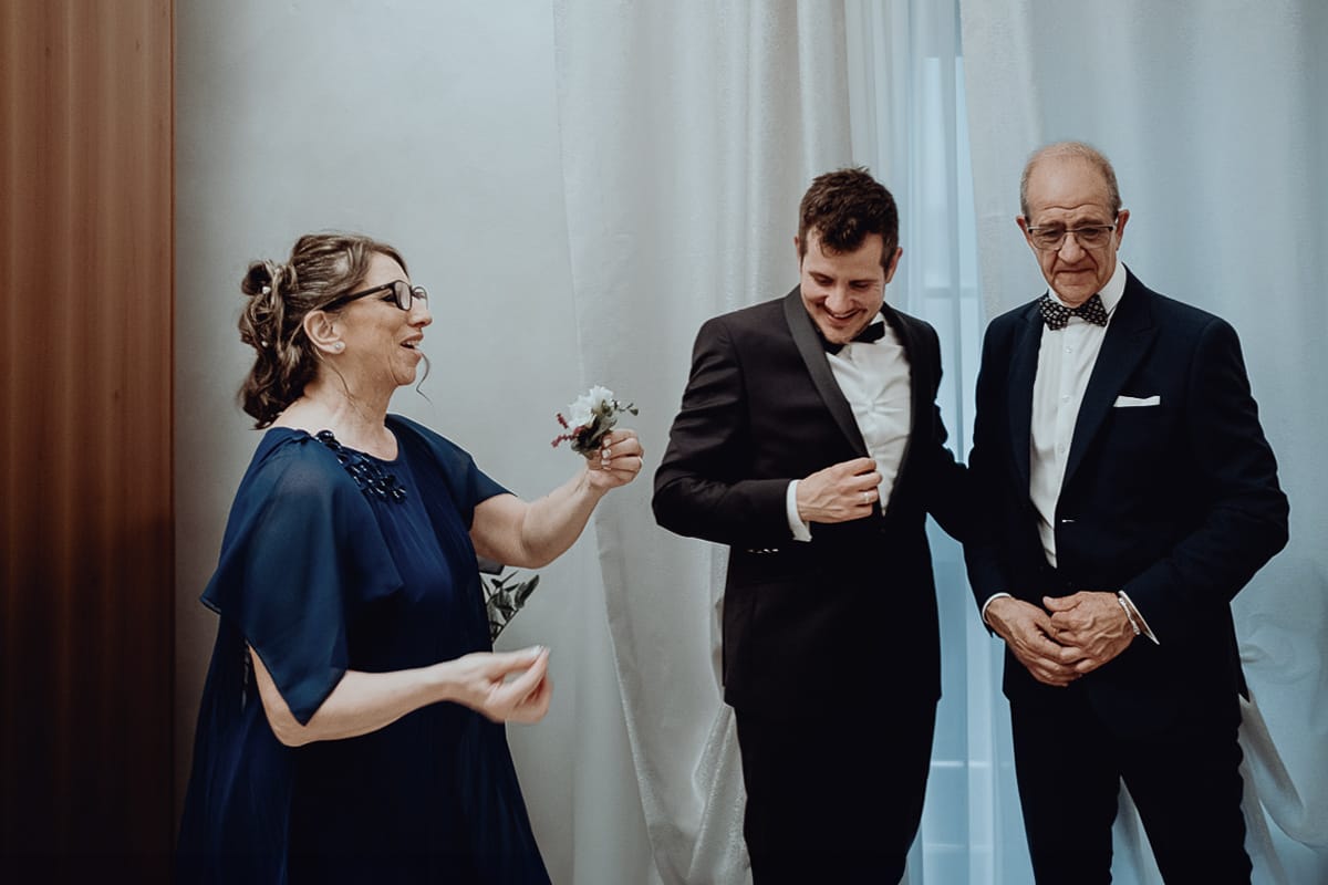 Matrimonio a San Mauro Torinese. Preparazione dello sposo.
