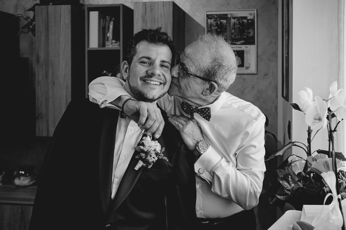 Matrimonio a San Mauro Torinese. Preparazione dello sposo.