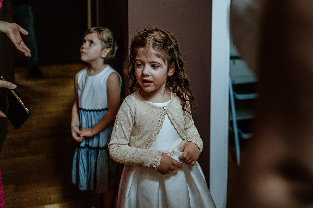 Matrimonio a San Mauro Torinese. Preparazione della sposa. Vestizione della sposa.Bambine