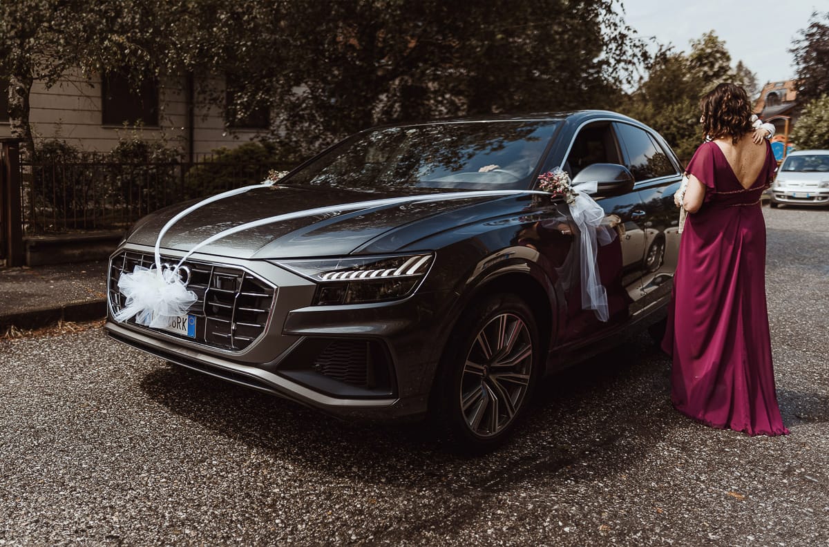 Matrimonio a San Mauro Torinese. Preparazione della sposa. Vestizione della sposa. Auto della sposa