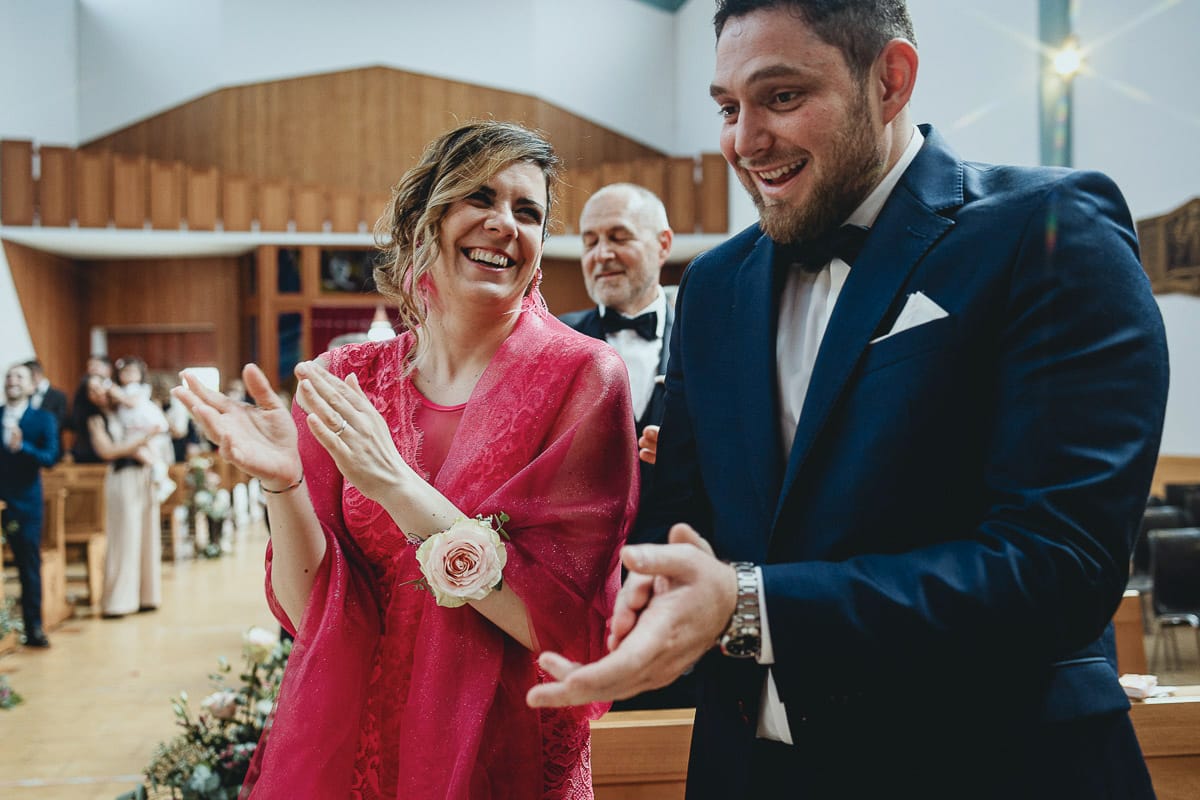 Matrimonio a San Mauro Torinese. Cerimonia. I testimoni ridono