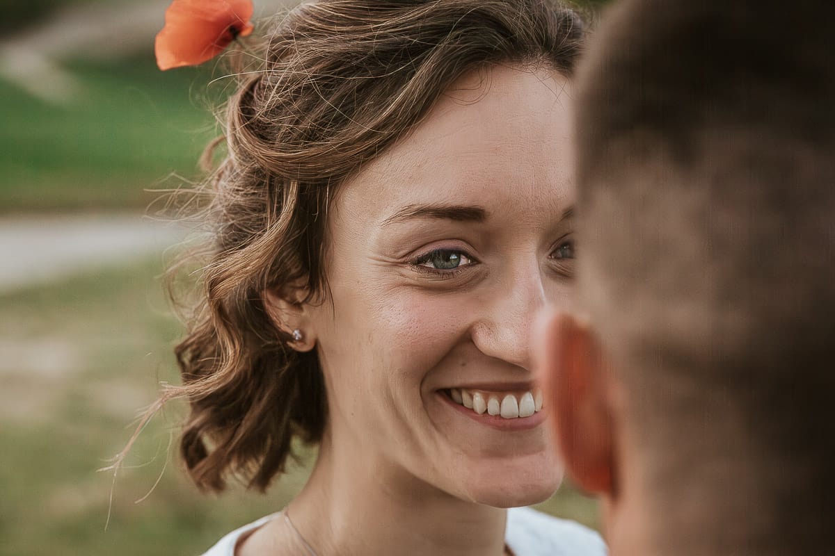 Prewedding primaverile in collina a Mombello di Torino di Federica e Mattia. Dettaglio su Federica.