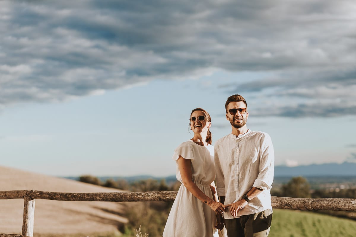 Prewedding spontaneo e poetico nel Monferrato a Mombello di Torino.