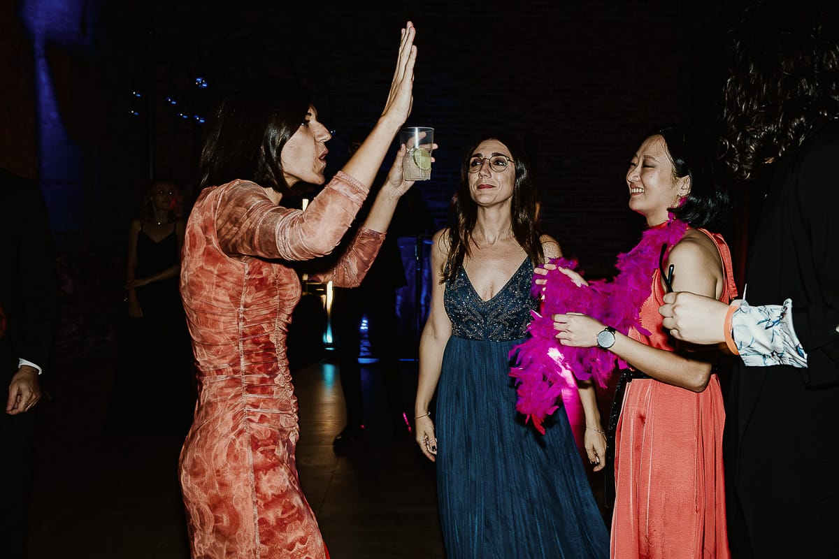 Fotografo matrimonio Torino.eco-consapevole a Cascina Ranverso. Festa.