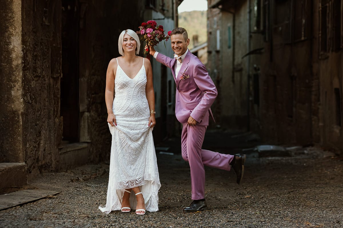 Matrimonio boho-chic da favola nel Monferrato. Fotografo matrimonio Monferrato. matrimonio a Molare (AL). Servizio fotografico di coppia degli sposi.