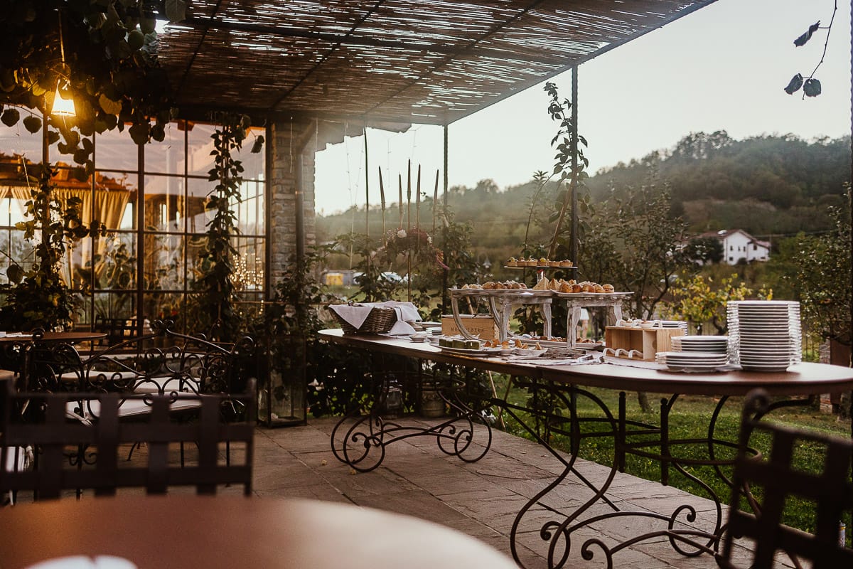 Matrimonio boho-chic da favola nel Monferrato. Fotografo matrimonio Monferrato. Matrimonio a Molare. Agriturismo "A Modo Mio" Aperitivo