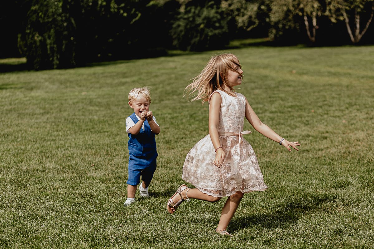 Fotografo matrimonio Torino | Tenuta La Michelina | Pinerolo. Aperitivo. Bimbi che corrono