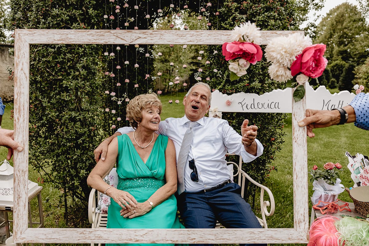 Fotografo matrimonio Torino | Tenuta La Michelina | Pinerolo. Aperitivo.Photoboot. genitori dello sposo