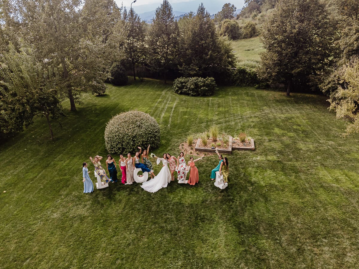 Fotografo matrimonio Torino | Tenuta La Michelina | Pinerolo. Aperitivo. Sposa con le amiche. foto aerea dal drone.