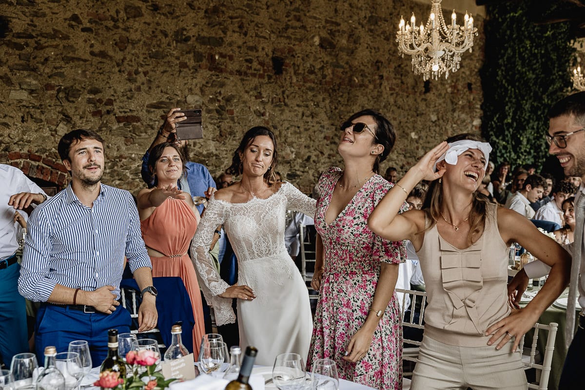 Fotografo matrimonio Torino | Tenuta La Michelina | Pinerolo. Ricevimento.Balli di gruppo ai tavoli.