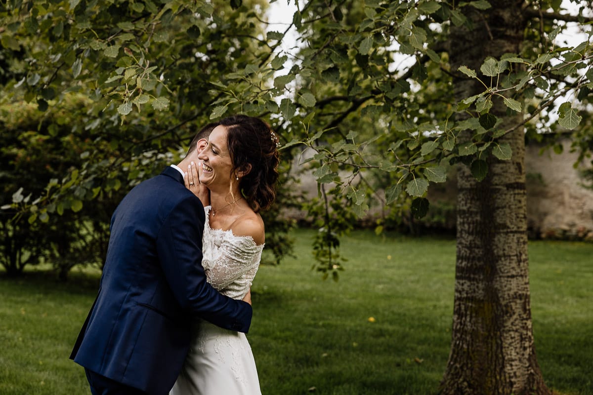 Fotografo matrimonio Torino | Tenuta La Michelina | Pinerolo. Ricevimento. Sessione fotografica di coppia degli sposi in giardino.
