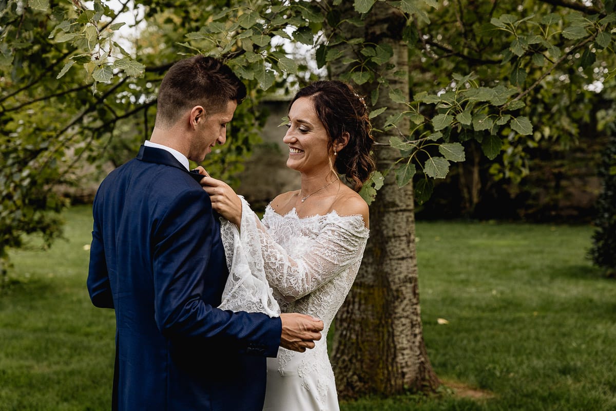 Fotografo matrimonio Torino | Tenuta La Michelina | Pinerolo. Ricevimento. Sessione fotografica di coppia degli sposi in giardino.