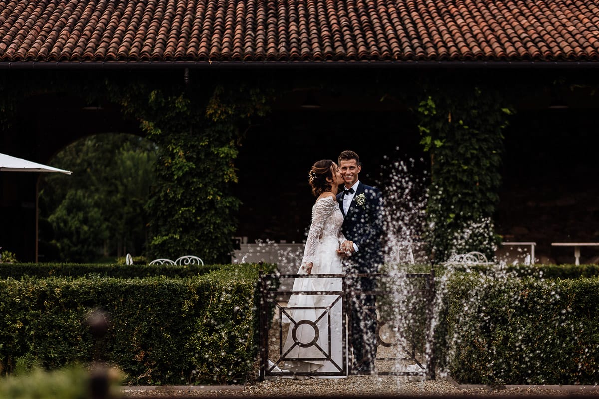Fotografo matrimonio Torino | Tenuta La Michelina | Pinerolo. Ricevimento. Sessione fotografica di coppia degli sposi in giardino.