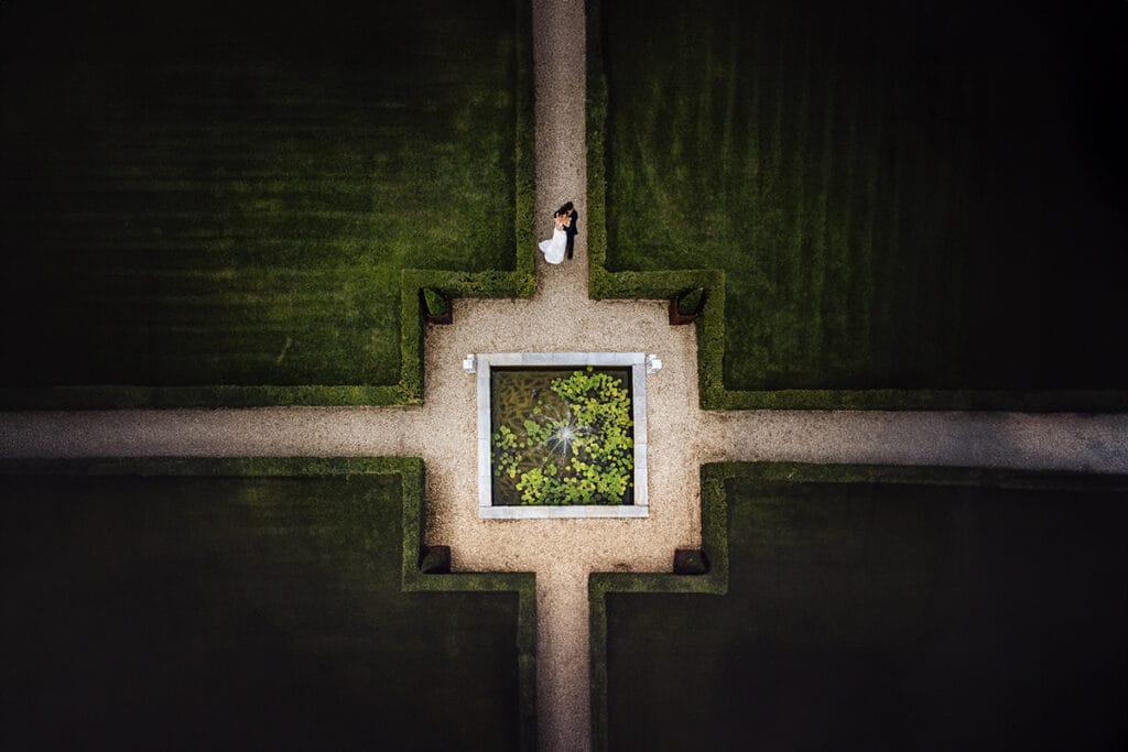 Fotografo matrimonio Torino | Tenuta La Michelina | Pinerolo. Ricevimento. Sessione fotografica di coppia degli sposi in giardino. Foto aerea dal drone.