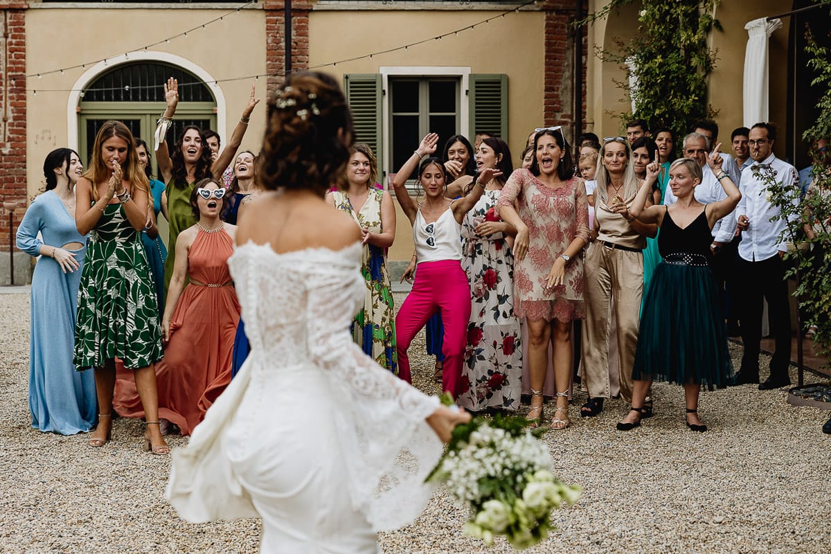 Fotografo matrimonio Torino | Tenuta La Michelina | Pinerolo. Ricevimento. Lancio del bouquet