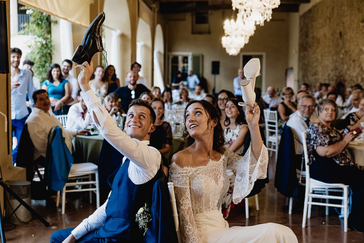Fotografo matrimonio Torino | Tenuta La Michelina | Pinerolo. Ricevimento. Giochi e scherzi. Gioco della scarpa.