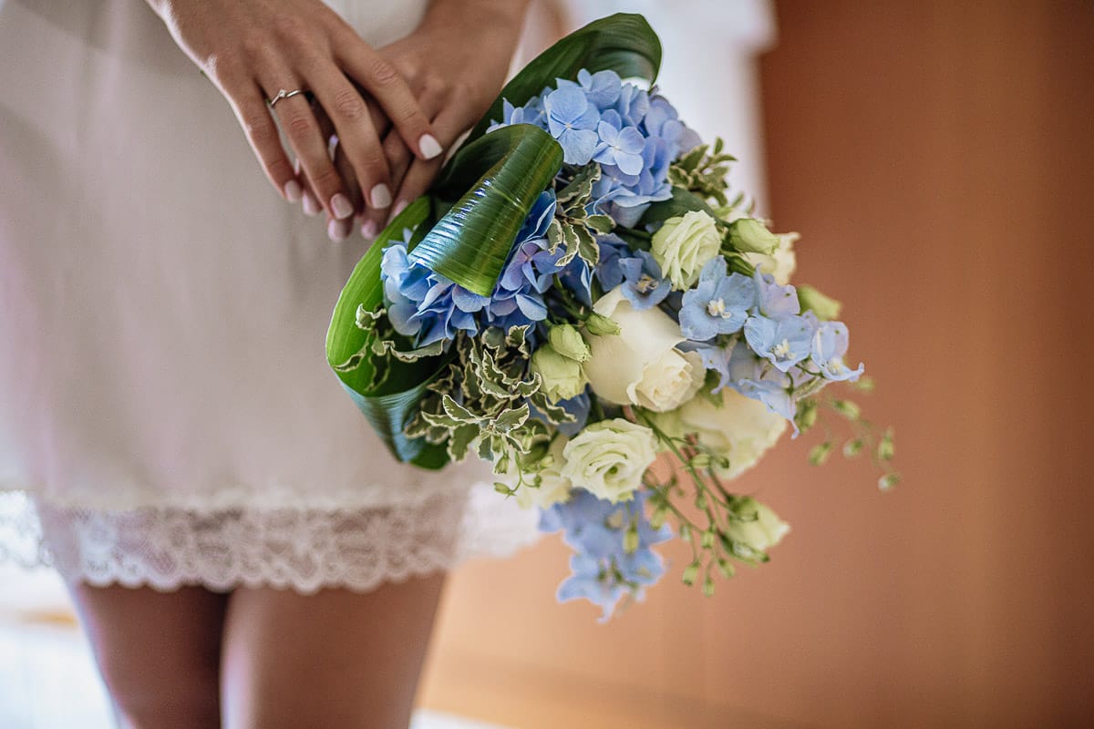 Fotografo matrimonio Torino | Tenuta La Michelina | Pinerolo. Preparazione della sposa. Bouquet