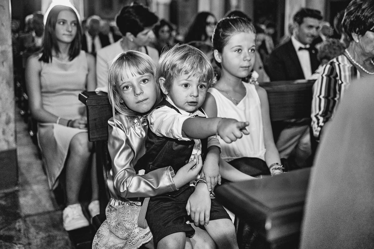Fotografo matrimonio Torino | Tenuta La Michelina | Pinerolo. Cerimonia religiosa nella chiesa di Santa Maria Maggiore di Poirino. Bambini invitati.