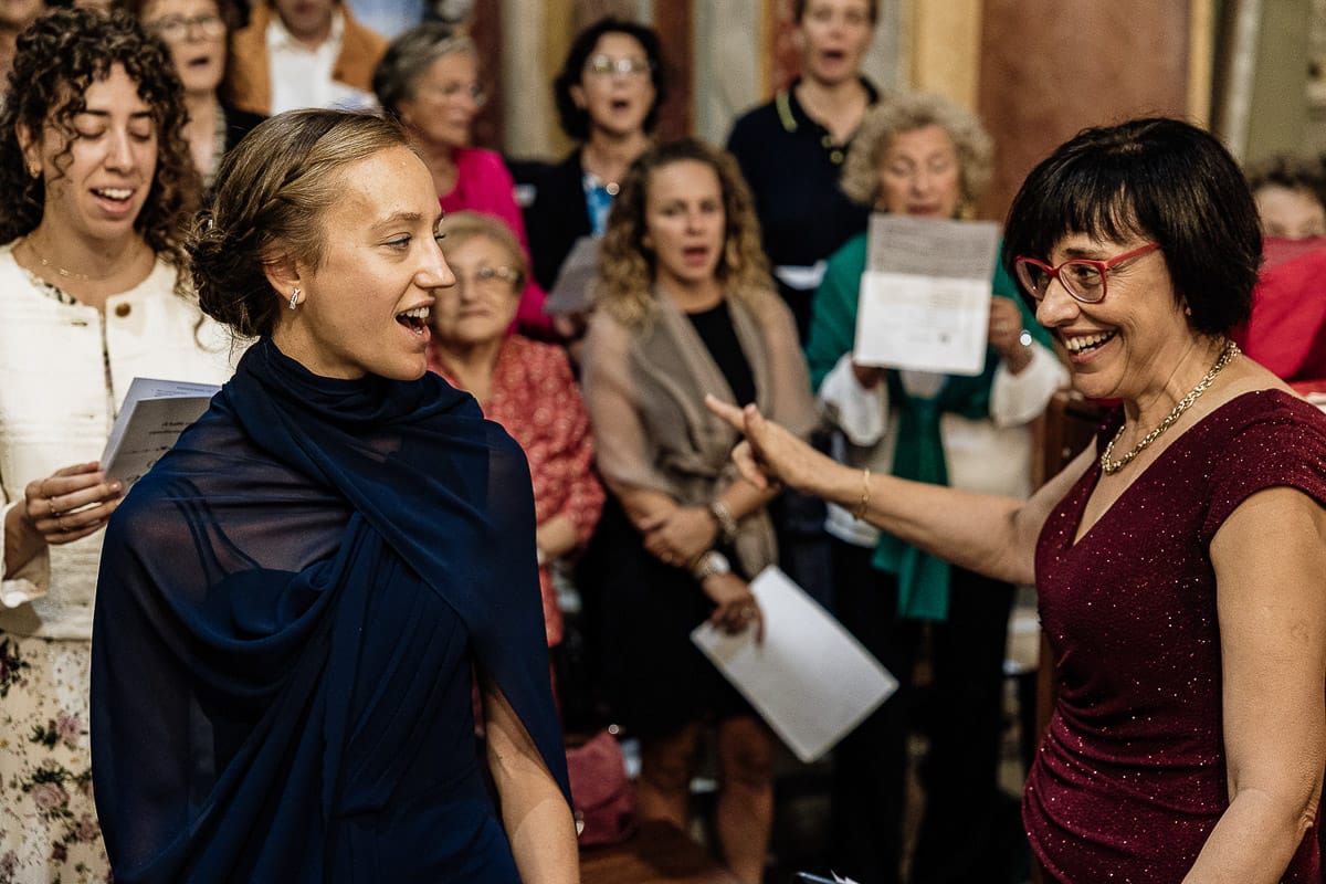 Fotografo matrimonio Torino | Tenuta La Michelina | Pinerolo. Cerimonia religiosa nella chiesa di Santa Maria Maggiore di Poirino. Coro.