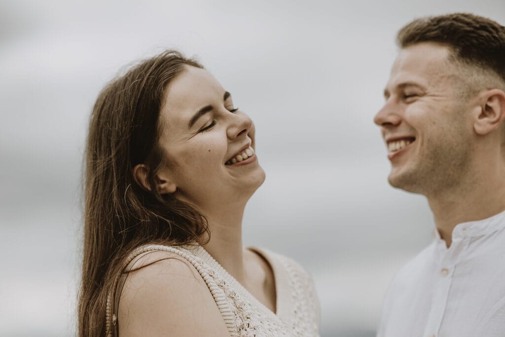Proposta di matrimonio a Torino di Svajunaas ad Erika al Monte dei Cappuccini. Erika sorride