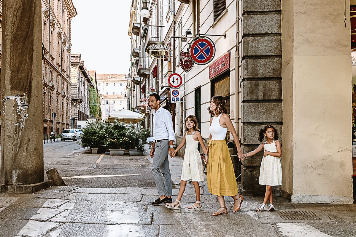 Fotografia di famiglia in vacanza a Torino: famiglia americana in via Po