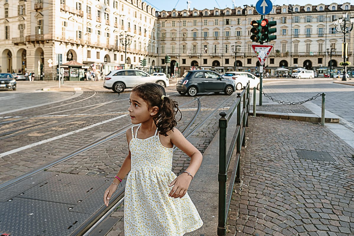 Fotografia di famiglia in vacanza a Torino: Sierra la bambina più piccola.